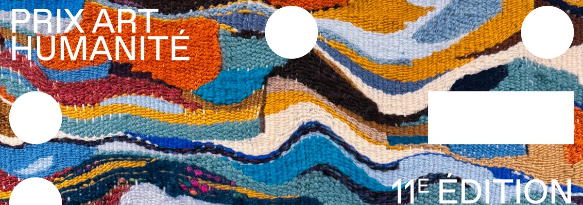 Affiche du Prix Art Humanité sur un fond de tapisserie